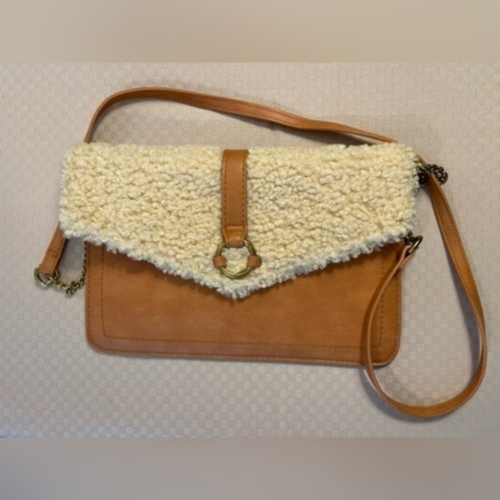 Universal Thread vegan leather crossbody bag with fur flap & chain strap. NWOT